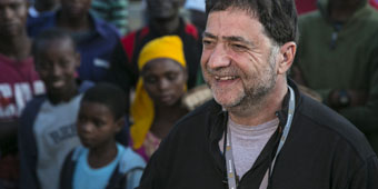 מסע התעוררות: אייל פלד חוזר לאפריקה