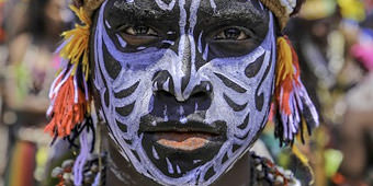 על פפואה ניו-גיני בתכנית פשע עולמי