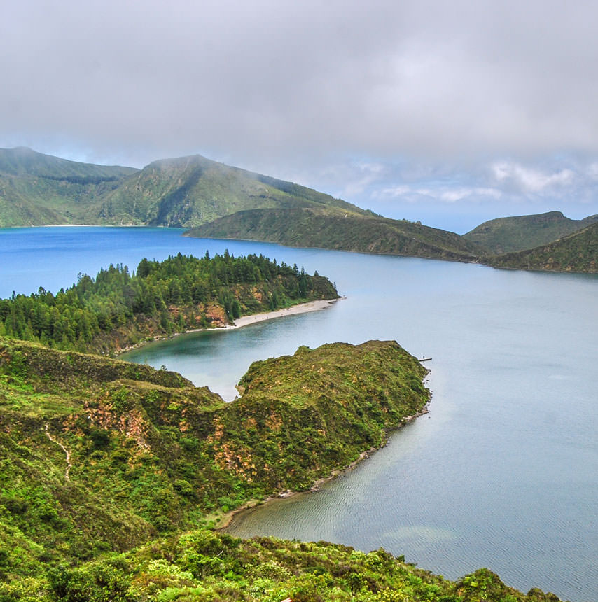 האיים האזוריים
